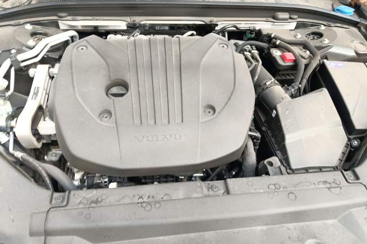 Used Volvo S90 2025 B5 Zhiyi Luxury Edition Engine Bay