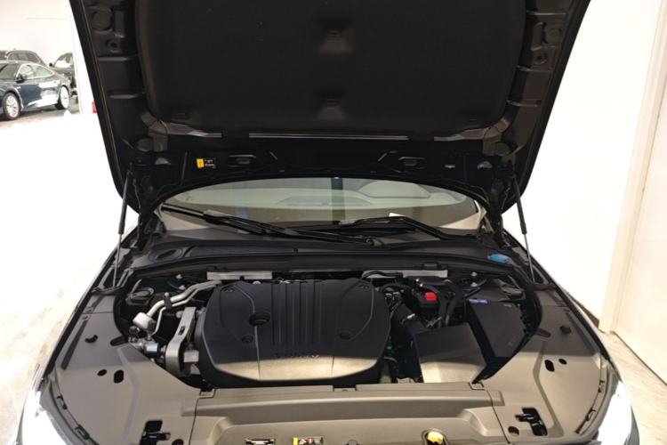 Used Volvo S90 2025 B5 Zhiyi Luxury Edition Engine Bay