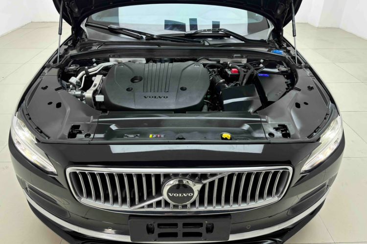 Used Volvo S90 2025 B5 Zhiyi Luxury Edition Engine Bay