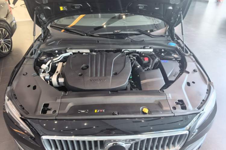Used Volvo S90 2025 B5 Zhiyi Luxury Edition Engine Bay