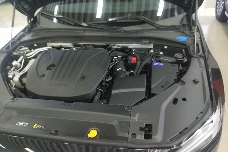 Used Volvo S90 2025 B5 Zhiya Luxury Edition Engine Bay