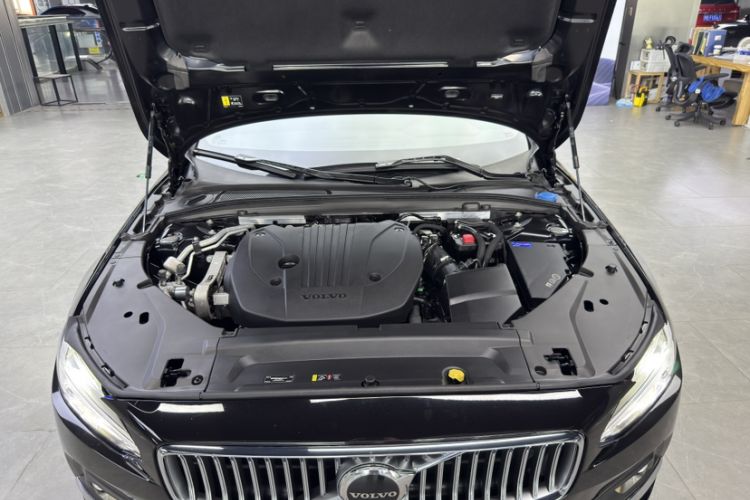 Used Volvo S90 2025 B5 Zhiya Luxury Edition Engine Bay