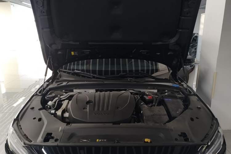 Used Volvo S90 2025 B5 Zhiyuan Luxury Edition Engine Bay