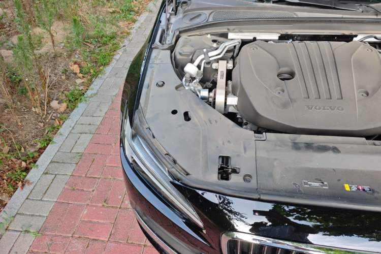 Used Volvo S90 2025 B5 Zhiyi Luxury Edition Engine Bay Right