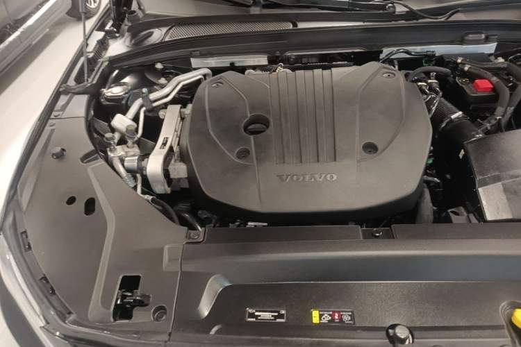 Used Volvo S90 2025 B5 Zhiyi Luxury Edition Engine Bay Right