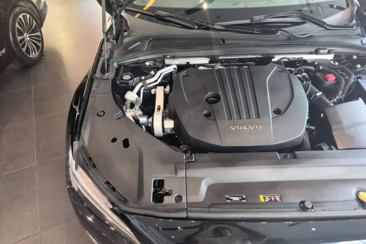 Used Volvo S90 2025 B5 Zhiyi Luxury Edition Engine Bay Right