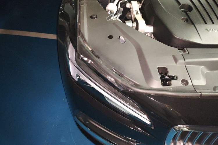 Used Volvo S90 2025 B5 Zhiyuan Luxury Edition Engine Bay Right