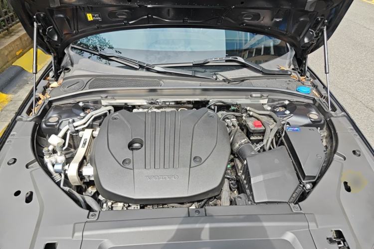 Used Volvo S90 2025 B5 Zhiyuan Luxury Edition Engine Bay