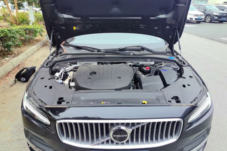 Used Volvo S90 2025 B5 Zhiyi Luxury Edition Engine Bay