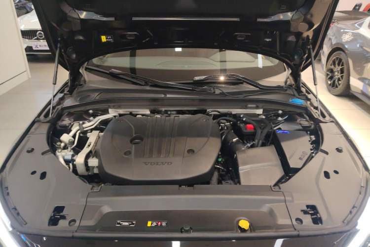 Used Volvo S90 2025 B5 Zhiyi Luxury Edition Engine Bay