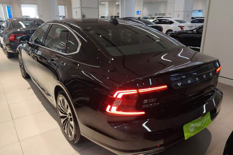 Used Volvo S90 2025 B5 Zhiyi Luxury Edition Exterior 2