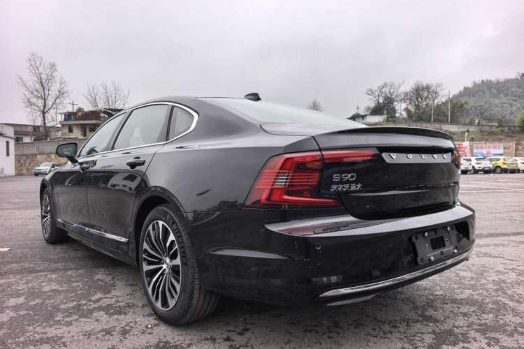 Used Volvo S90 2025 B5 Zhiyi Luxury Edition Exterior 3