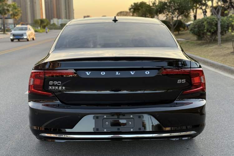 Used Volvo S90 2025 B5 Zhiyuan Luxury Edition Exterior 4