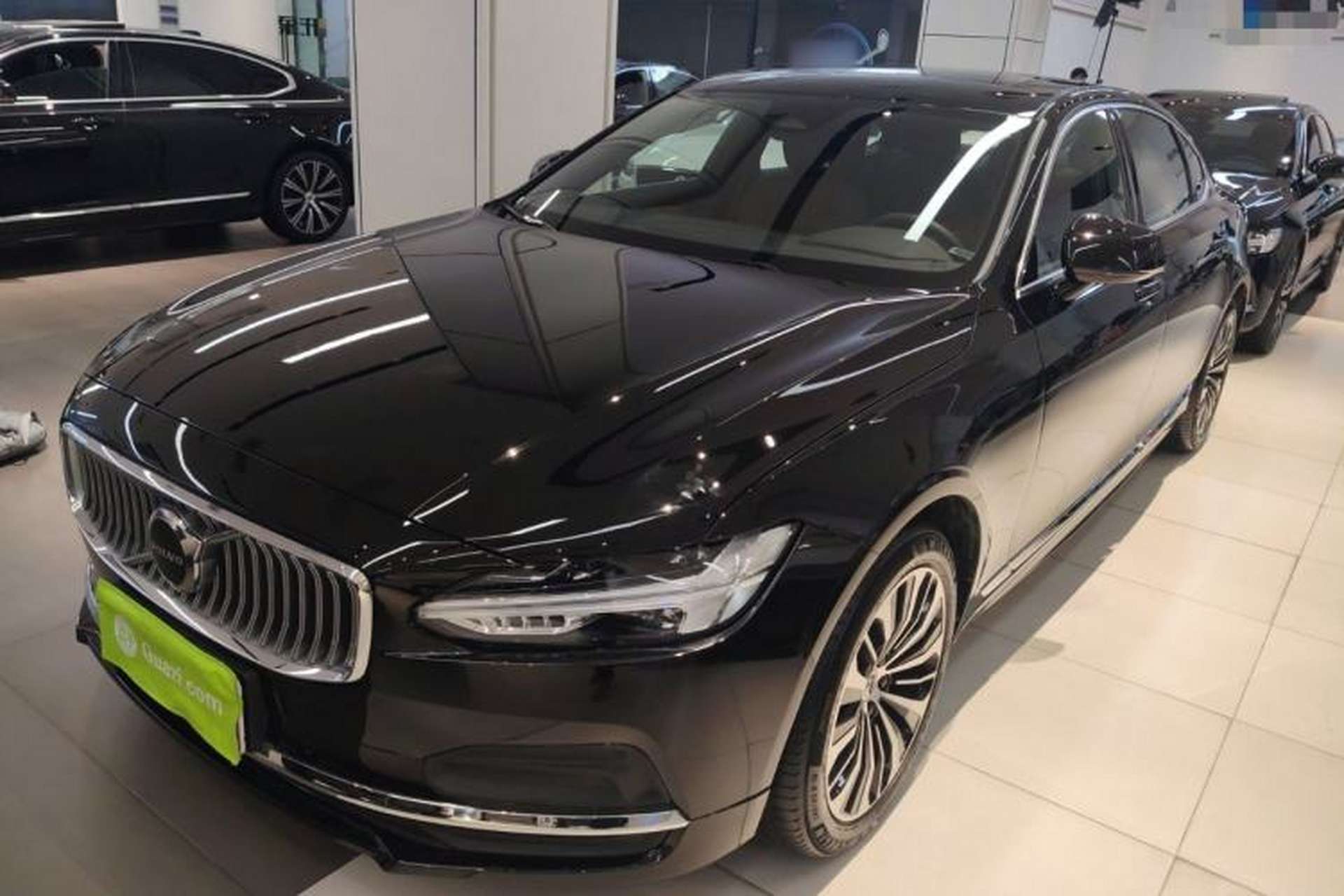 Used Volvo S90 2025 B5 Zhiyi Luxury Edition Front Left 45 Deg