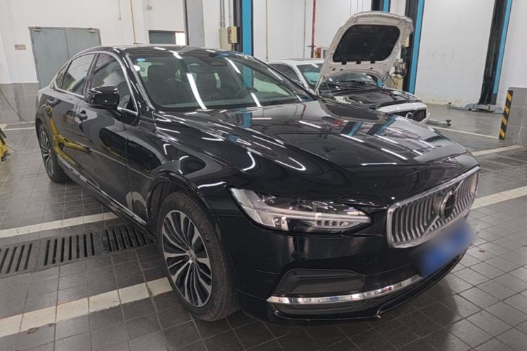 Used Volvo S90 2025 B5 Zhiyi Luxury Edition Front Right 45 Deg