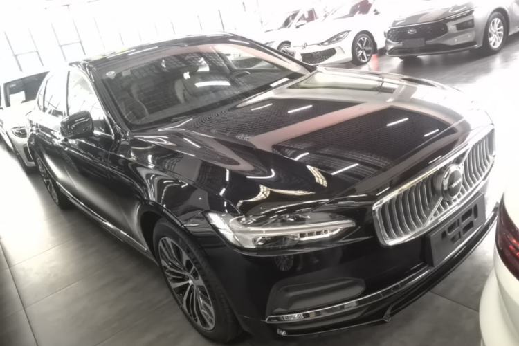Used Volvo S90 2025 B5 Zhiyi Luxury Edition Front Right 45 Deg