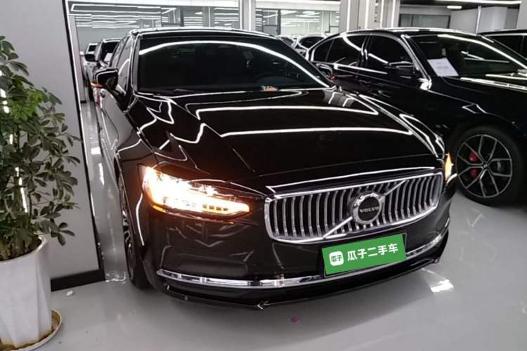 Used Volvo S90 2025 B5 Zhiyi Luxury Edition Front Right 45 Deg