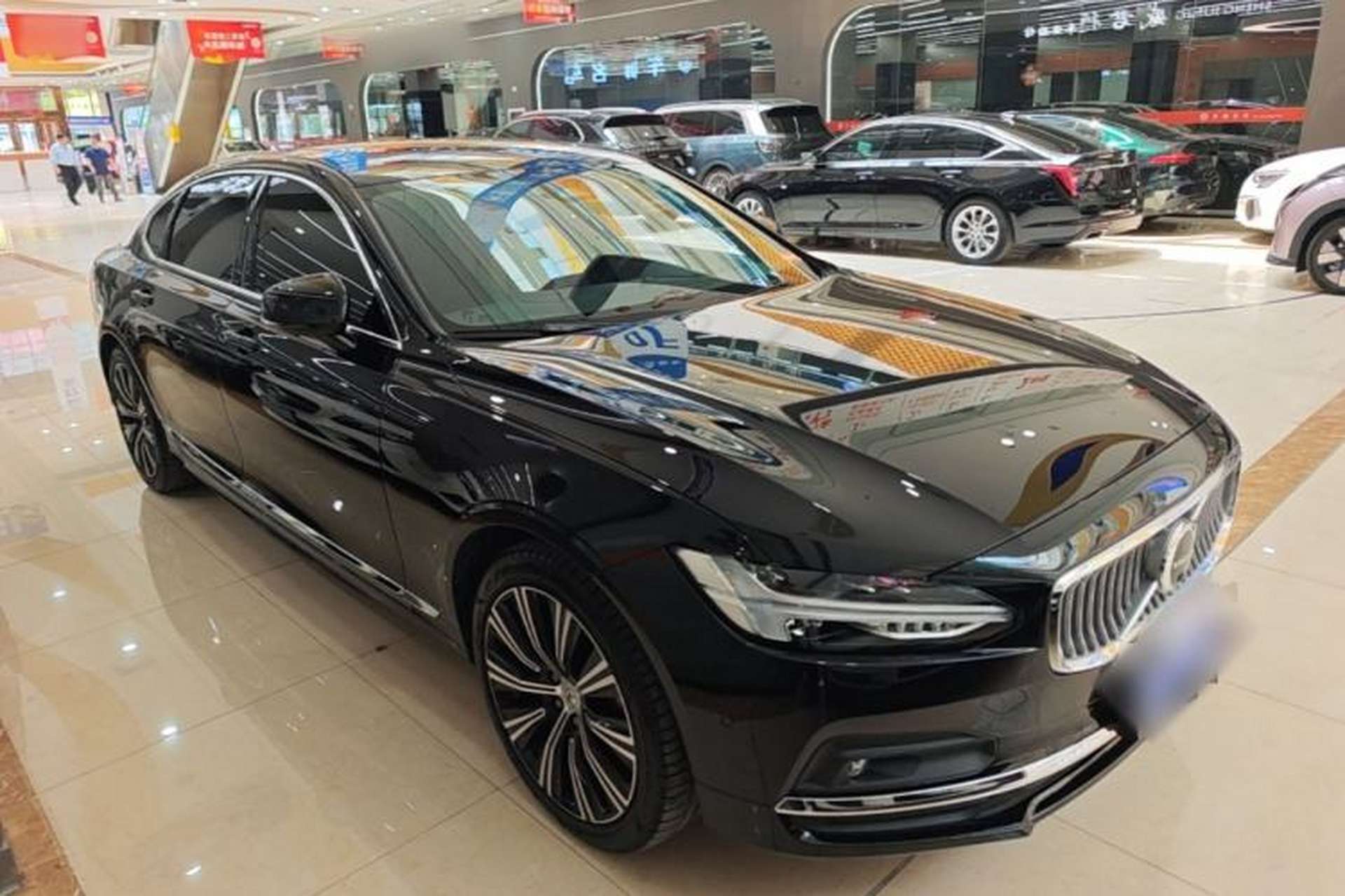 Used Volvo S90 2025 B5 Zhiya Luxury Edition Front Right 45 Deg