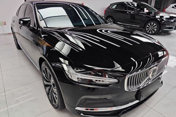 Used Volvo S90 2025 B5 Zhiyi Luxury Edition Front Right 45 Deg