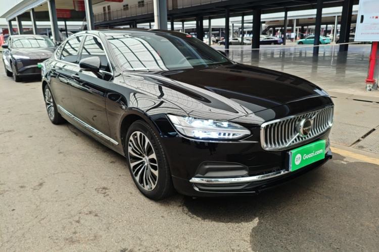 Used Volvo S90 2025 B5 Zhiyi Luxury Edition Front Right 45 Deg