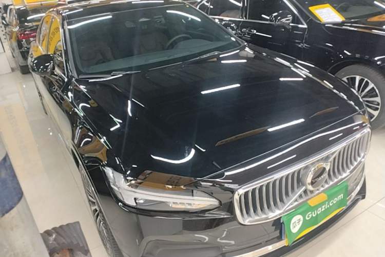 Used Volvo S90 2025 B5 Zhiyi Luxury Edition Front Right 45 Deg