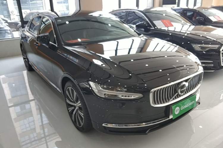 Used Volvo S90 2025 B5 Zhiyuan Luxury Edition Front Right 45 Deg