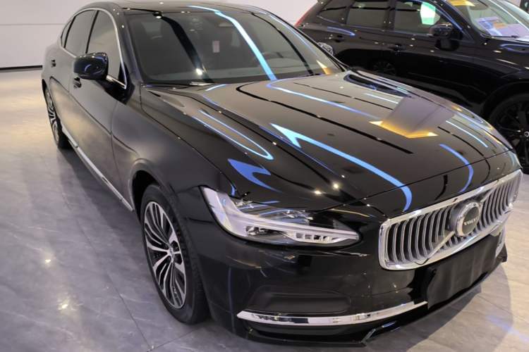 Used Volvo S90 2025 B5 Zhiyi Luxury Edition Front Right 45 Deg