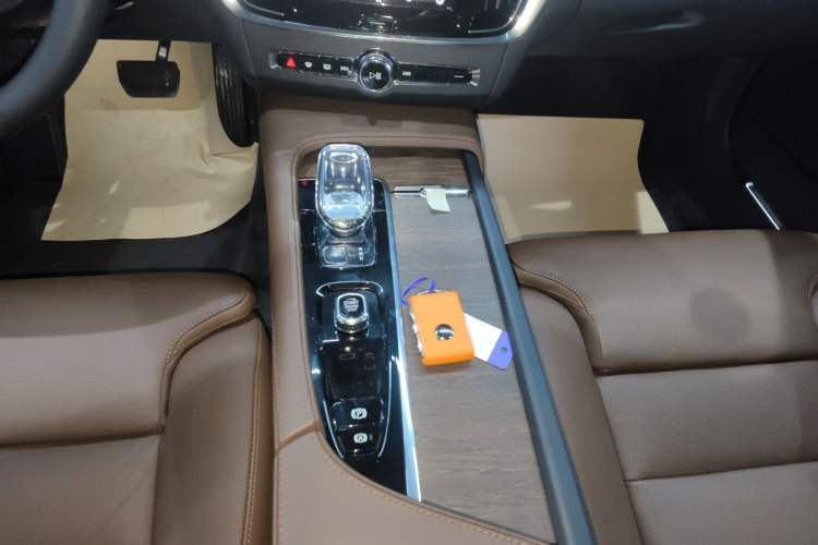 Used Volvo S90 2025 B5 Zhiyuan Luxury Edition Gear Lever