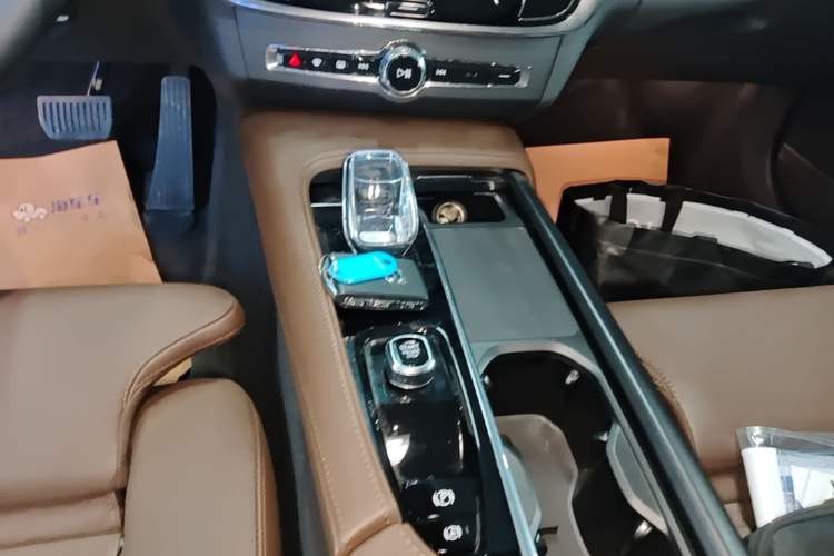 Used Volvo S90 2025 B5 Zhiyuan Luxury Edition Gear Lever