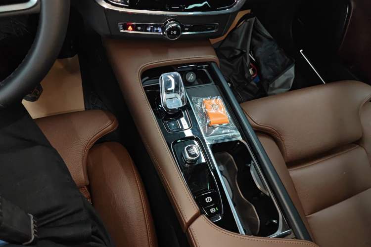 Used Volvo S90 2025 B5 Zhiyuan Luxury Edition Gear Lever