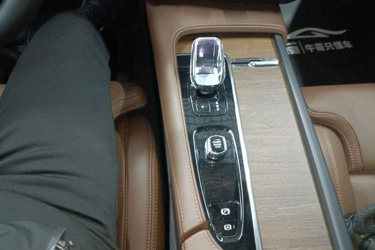 Used Volvo S90 2025 B5 Zhiya Luxury Edition Gear Lever