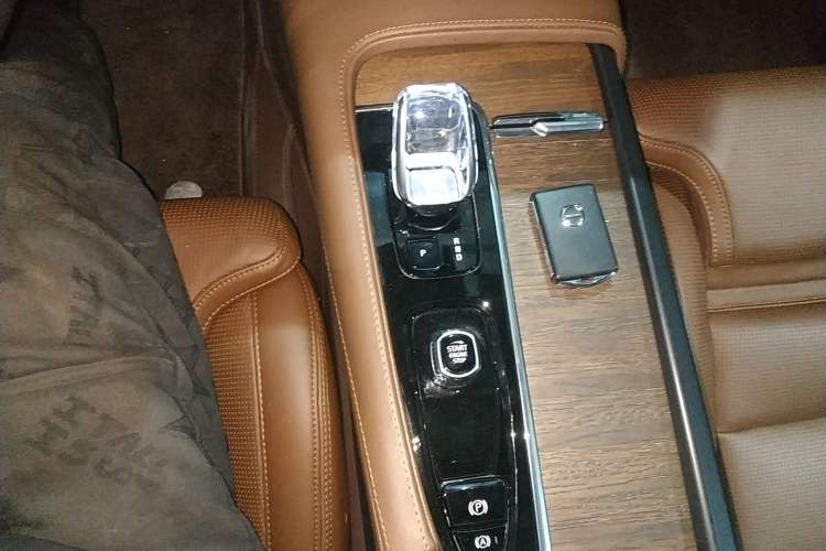 Used Volvo S90 2025 B5 Zhiya Luxury Edition Gear Lever