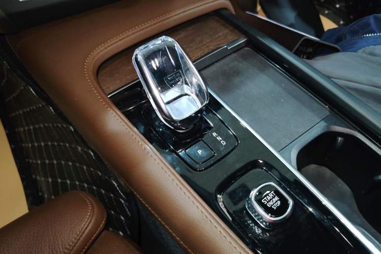 Used Volvo S90 2025 B5 Zhiyuan Luxury Edition Gear Lever