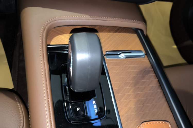 Used Volvo S90 2025 B5 Zhiyi Luxury Edition Gear Lever