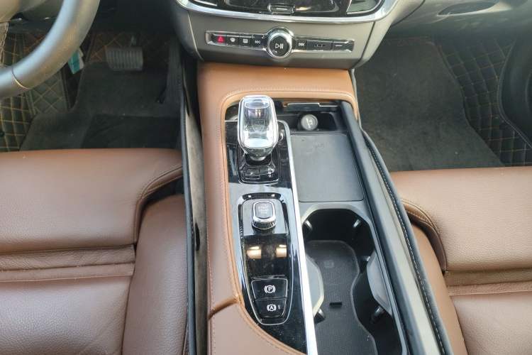 Used Volvo S90 2025 B5 Zhiyuan Luxury Edition Gear Lever