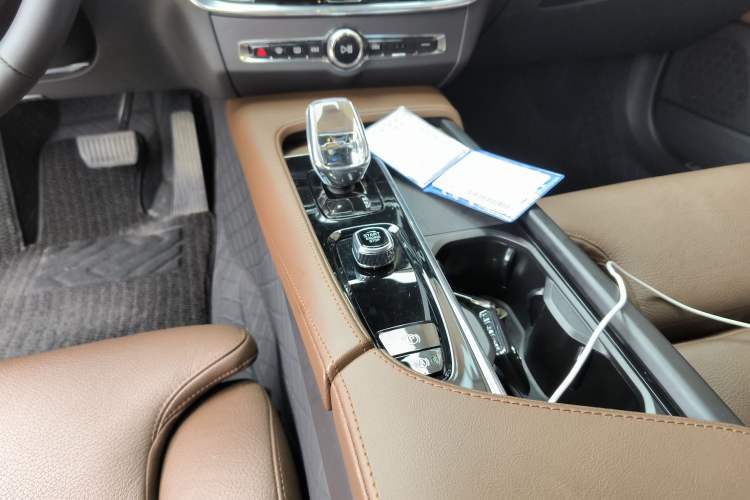 Used Volvo S90 2025 B5 Zhiyuan Luxury Edition Gear Lever