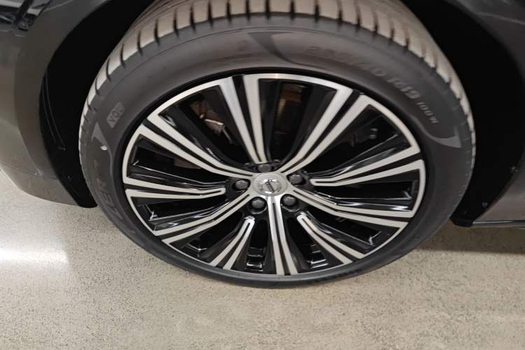 Used Volvo S90 2025 B5 Zhiyuan Luxury Edition Left Front Wheel Hub