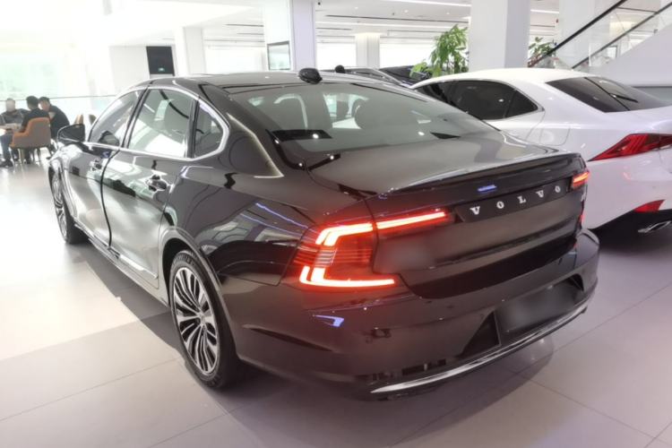 Used Volvo S90 2025 B5 Zhiyi Luxury Edition Rear Left 45 Deg