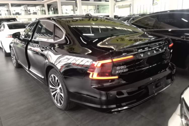 Used Volvo S90 2025 B5 Zhiyi Luxury Edition Rear Left 45 Deg