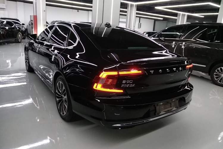Used Volvo S90 2025 B5 Zhiyi Luxury Edition Rear Left 45 Deg