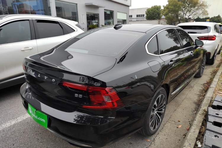 Used Volvo S90 2025 B5 Zhiyi Luxury Edition Rear Right 45 Deg
