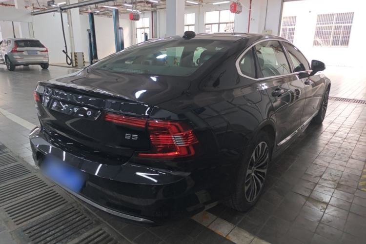 Used Volvo S90 2025 B5 Zhiyi Luxury Edition Rear Right 45 Deg