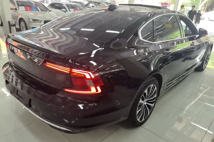 Used Volvo S90 2025 B5 Zhiyi Luxury Edition Rear Right 45 Deg