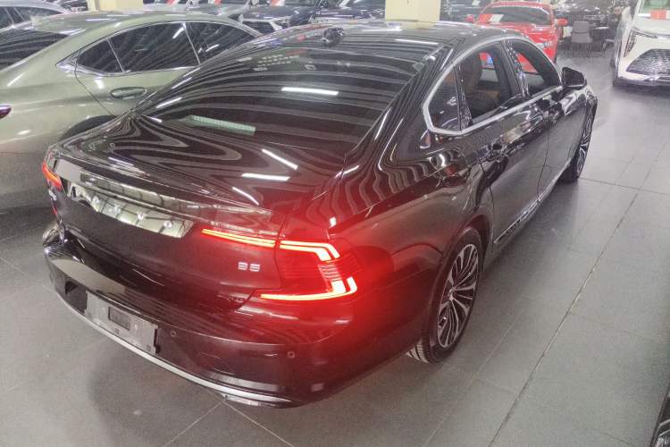 Used Volvo S90 2025 B5 Zhiyi Luxury Edition Rear Right 45 Deg