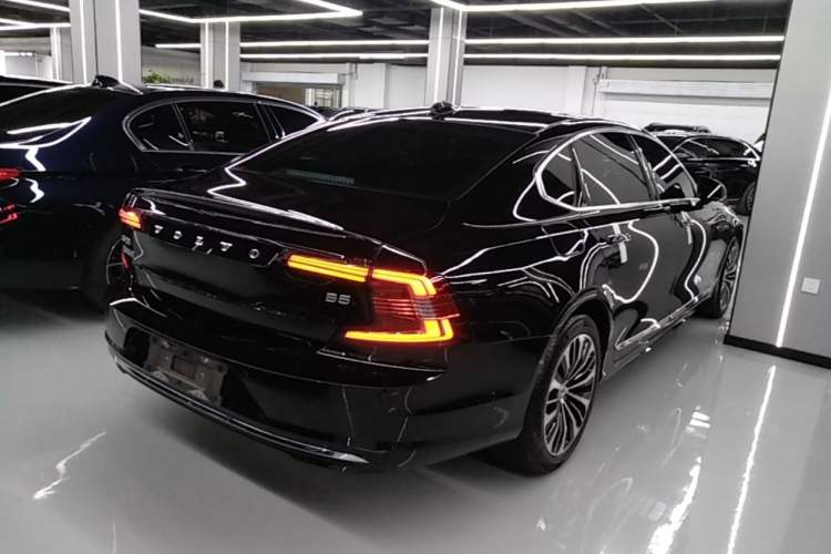 Used Volvo S90 2025 B5 Zhiyi Luxury Edition Rear Right 45 Deg