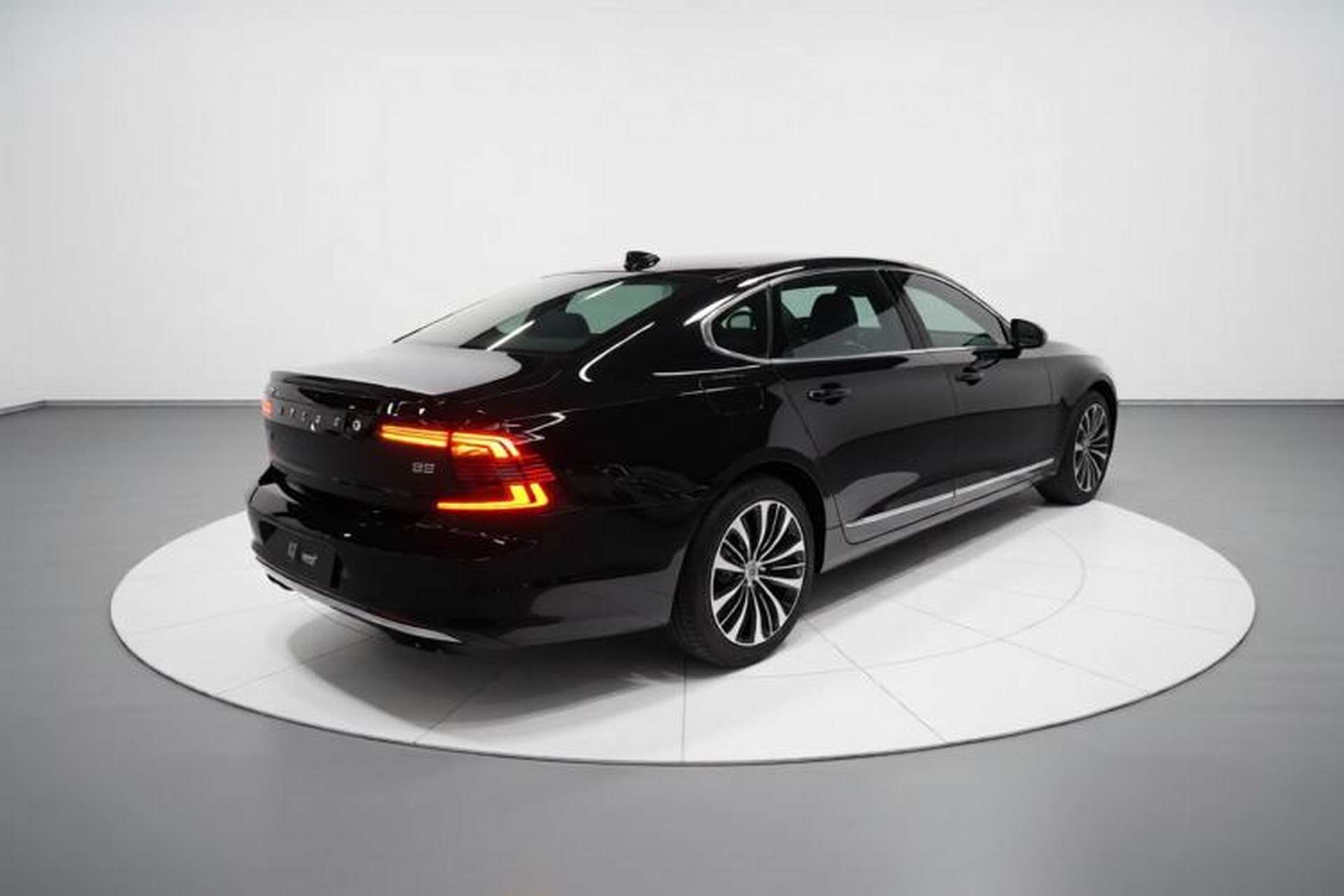 Used Volvo S90 2025 B5 Zhiyi Luxury Edition Rear Right 45 Deg