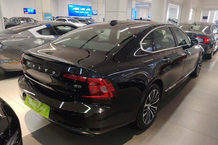 Used Volvo S90 2025 B5 Zhiyi Luxury Edition Rear Right 45 Deg