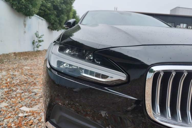 Used Volvo S90 2025 B5 Zhiyuan Luxury Edition Right Front Headlight