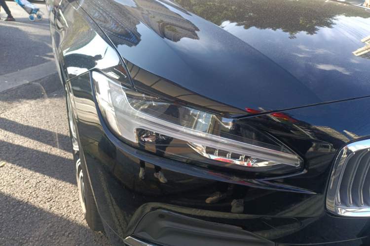 Used Volvo S90 2025 B5 Zhiyuan Luxury Edition Right Front Headlight
