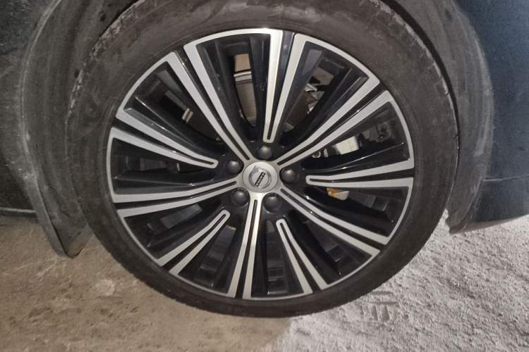 Used Volvo S90 2025 B5 Zhiyuan Luxury Edition Right Front Wheel Hub
